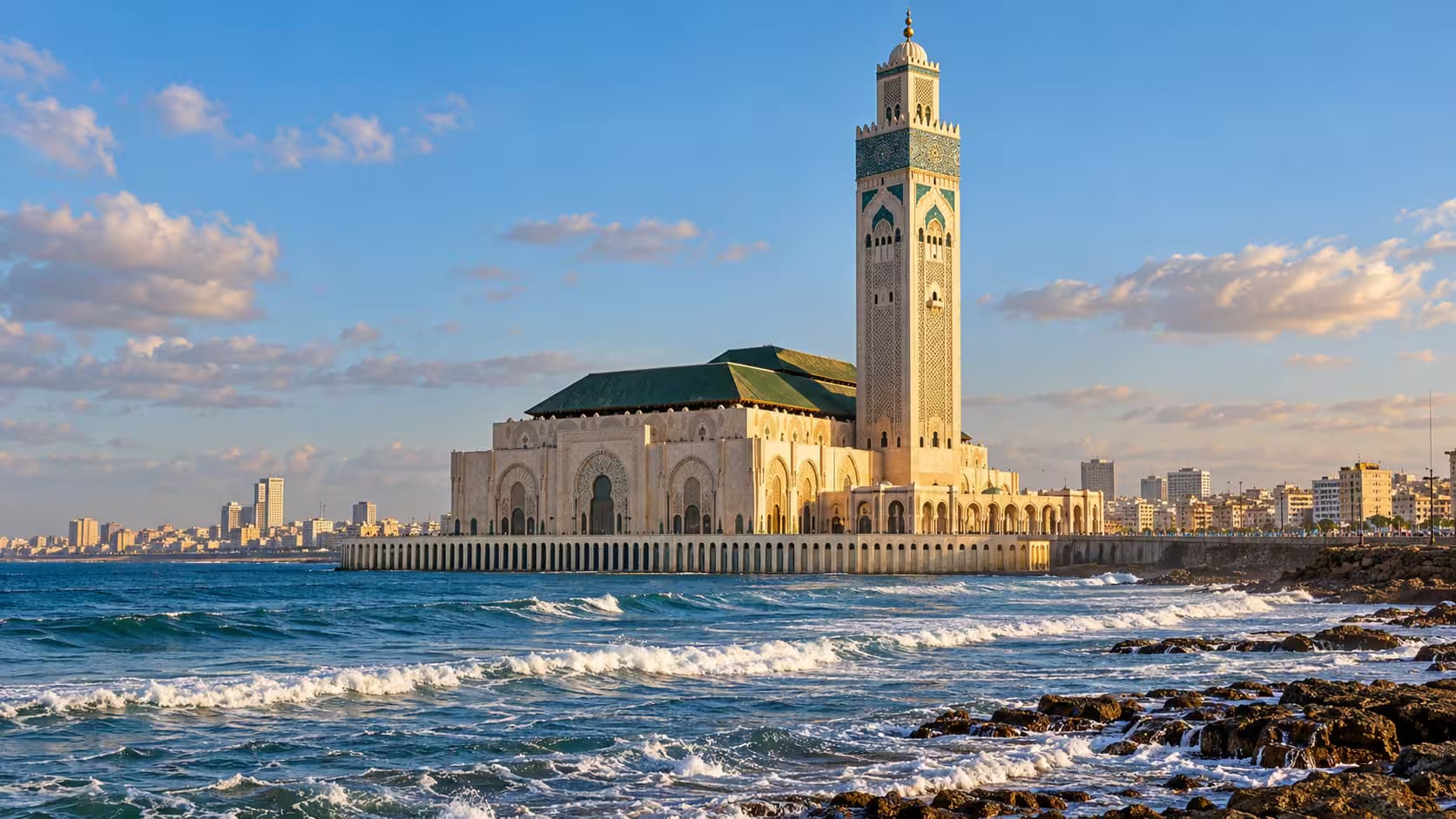 مسجد الحسن الثاني على ساحل المحيط الأطلسي في ⁨الدار البيضاء⁩